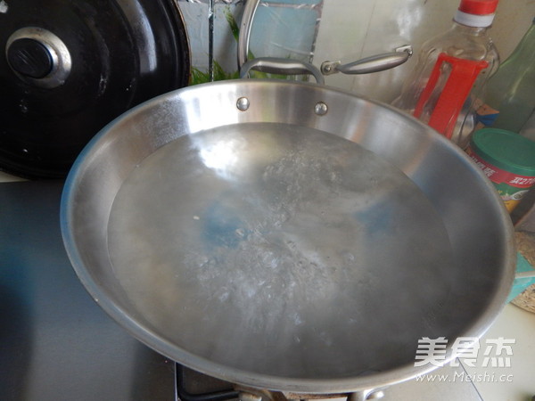 酱黄瓜肉丁拌荞麦面