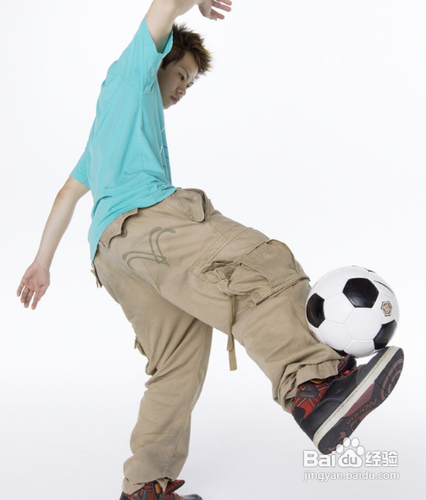 踢足球怎么避免犯规