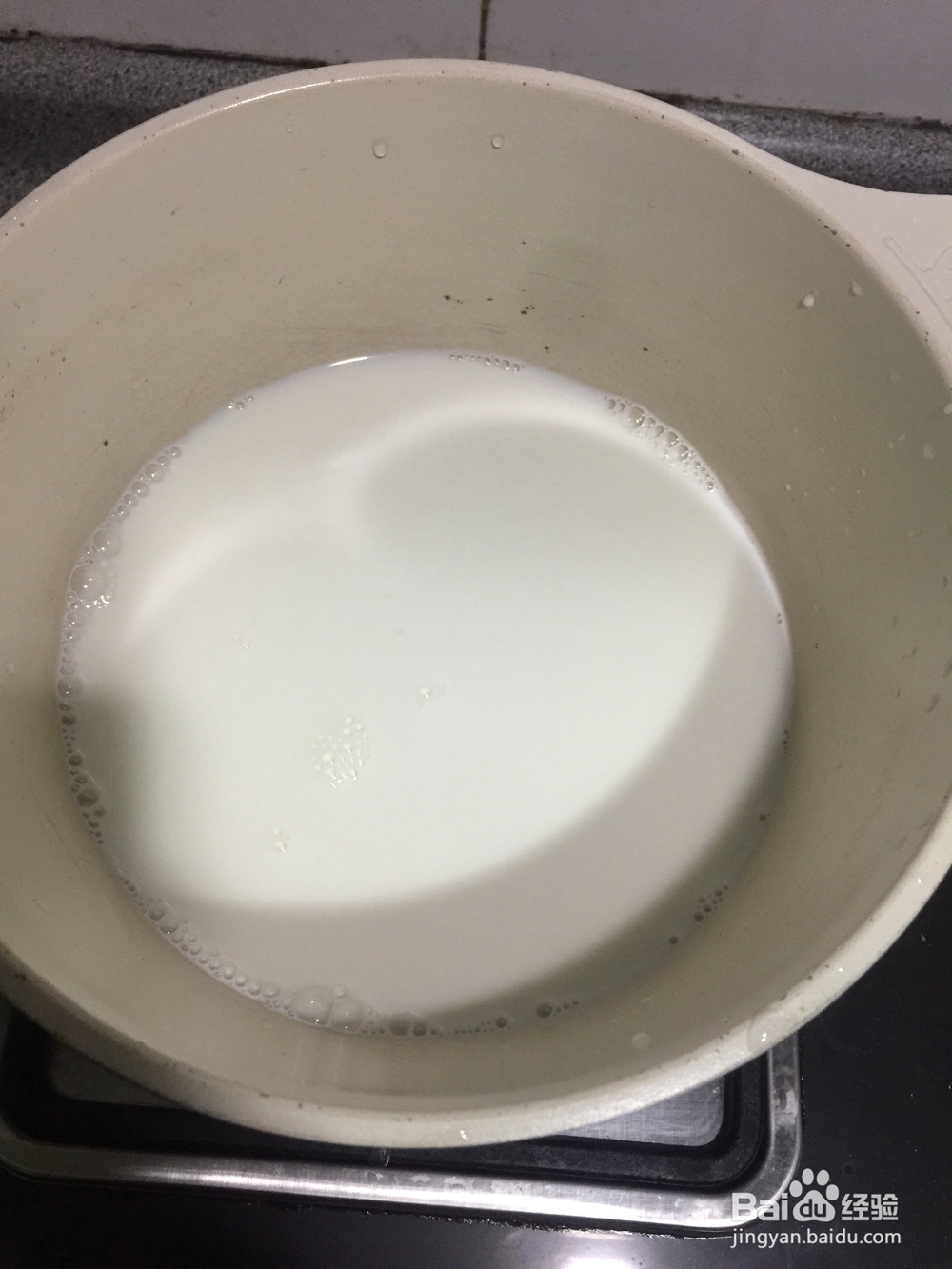 家常做法的红豆双皮奶