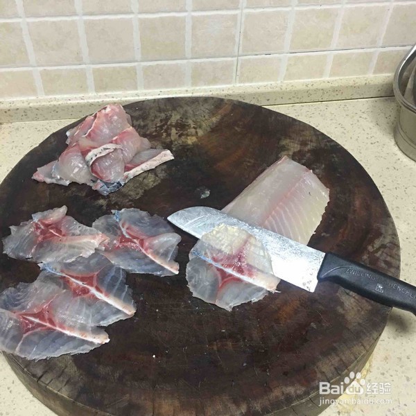 金蒜酸菜鱼的做法