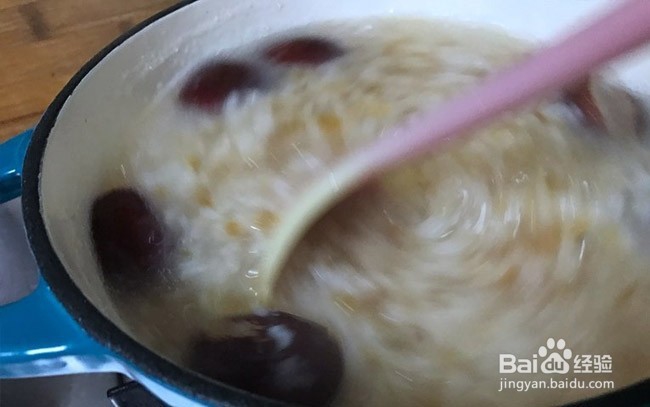 桃胶煮粥的做法