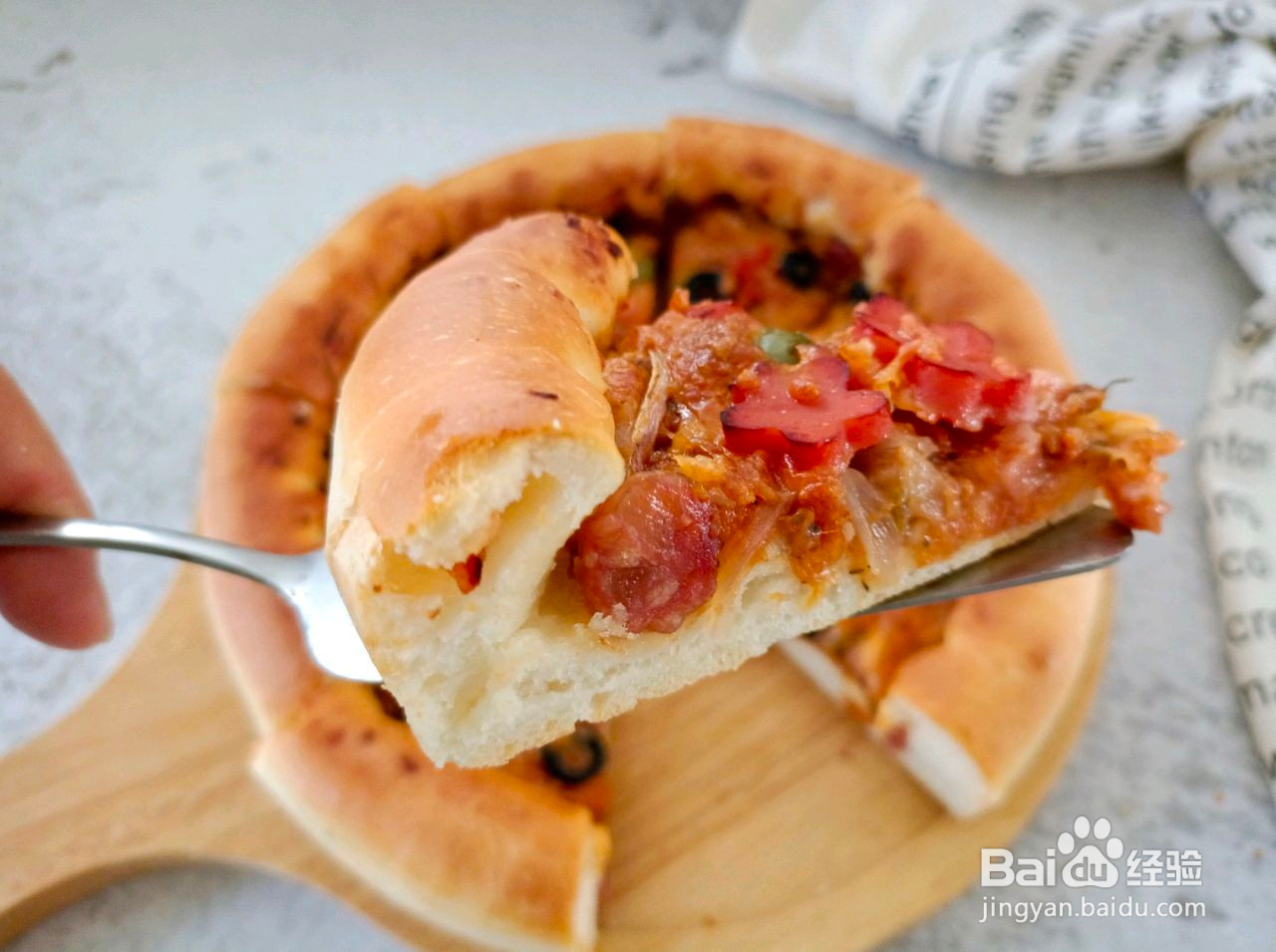 香肠卷边披萨的做法