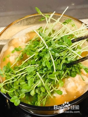 教你怎么做清爽夏季汤嫩滑肉圆豆苗汤