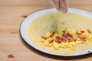 教大家做嫩蛋培根煎饼