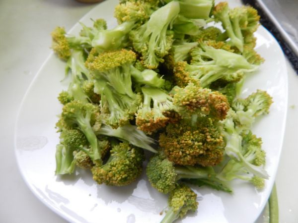 西兰花烧玉米肠
