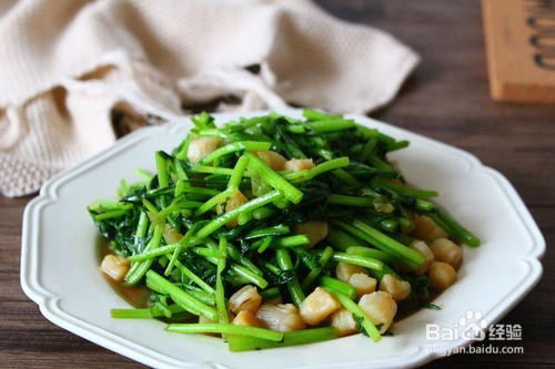 茼蒿段炒鲜贝丁