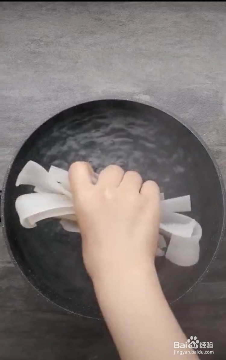 麻酱流汁宽粉