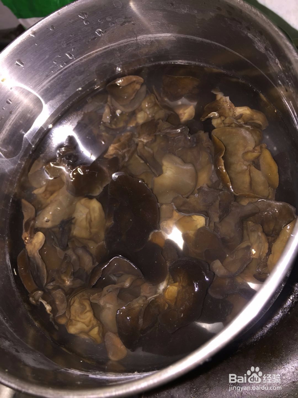 木耳红烧琵琶腿的做法