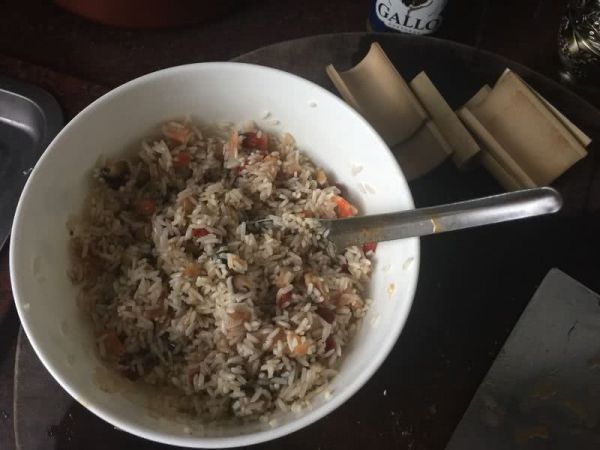 橄香海鲜竹筒饭