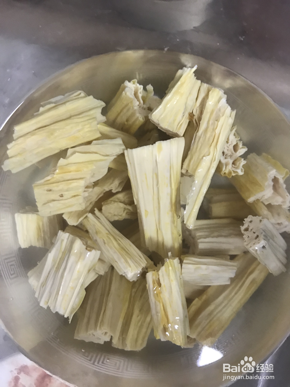 香气满满的西芹腐竹花生