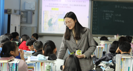 怎么向新老师介绍自己学习情况（语文老师题目，，我在这些方面希望得到老师的帮助，，开头……）