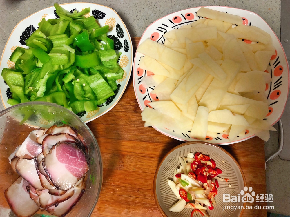 不费事做土豆片炒腊肉