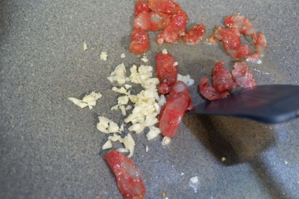 花菇腊肠炒青笋