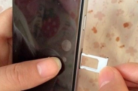 iPhone6怎么取卡?苹果6如何取卡 取卡针怎么用