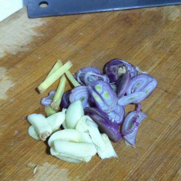 排骨五花肉排骨闷面