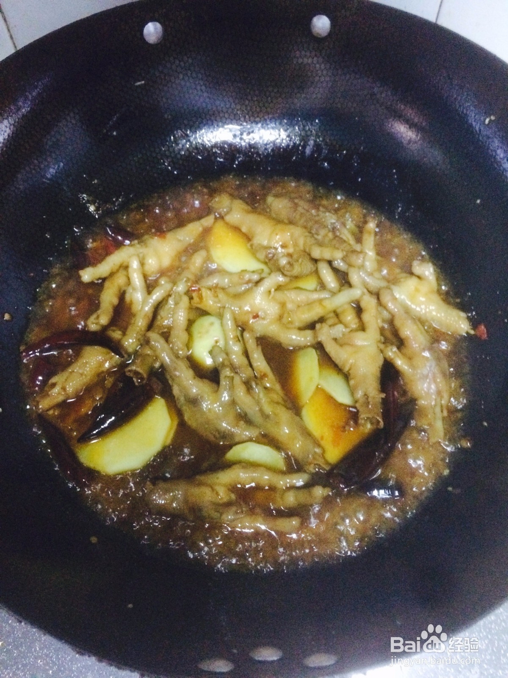 好吃停不下来的土豆焖耙鸡脚