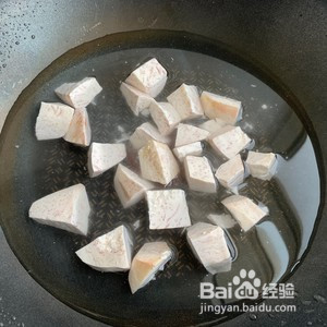 泡菜肥牛烧芋头的做法