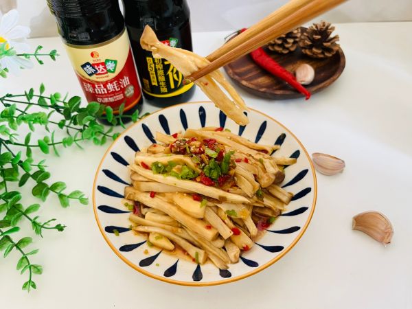 给肉都不换凉拌杏鲍菇