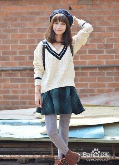 灰色裤袜配什么衣服