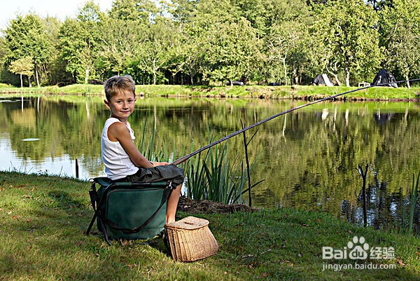 在野外钓鱼怎么选择地点