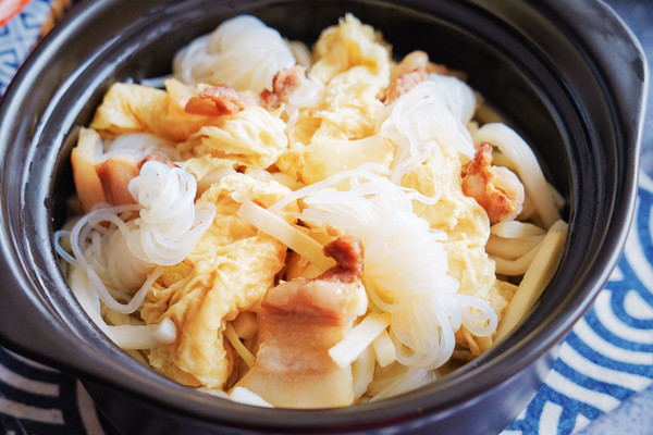 魔芋五花肉腐皮笋丝煲