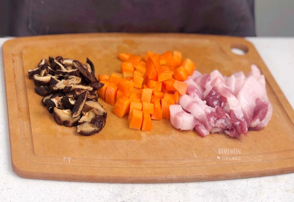 缤纷香芋煲仔饭