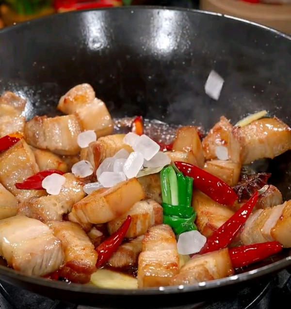 特色鹌鹑蛋红烧肉