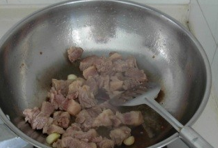 红焖牛肉土豆