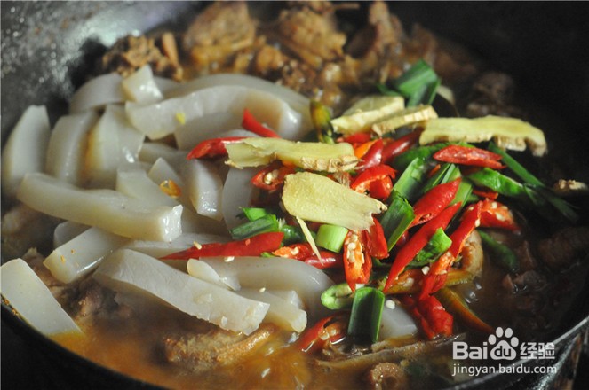 如何在家就能简单制作一份魔芋烧鸭呢？