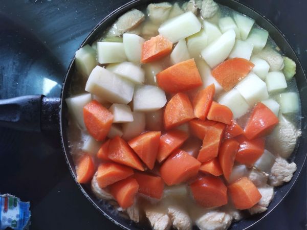 土豆咖喱鸡胸粒