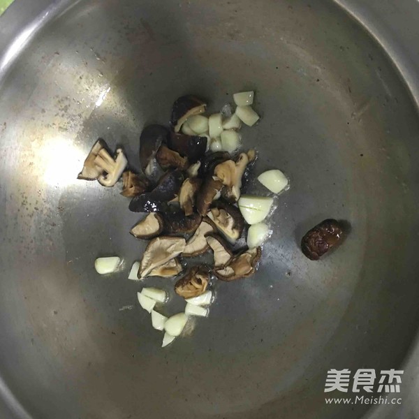 香菇炒青菜的做法