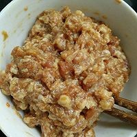 焦香四溢的猪肉香菇锅贴