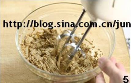 怎样在家中自制美味的翻转菠萝布朗尼