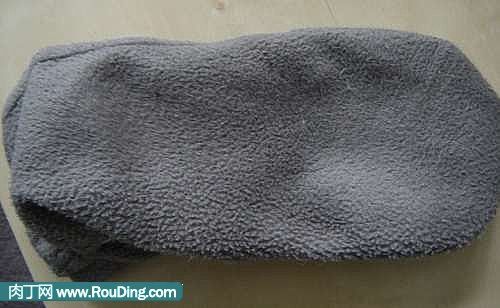 怎样用旧衣服改造DIY小熊袜子拖鞋？