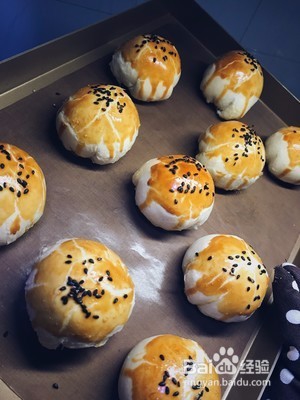 肉松蛋黄酥的做法