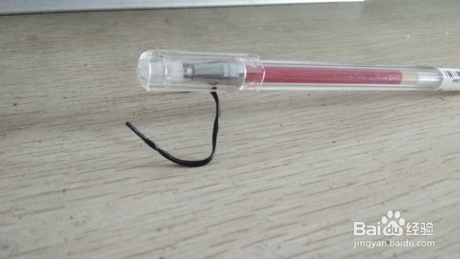 如何用一个软数据线绑绳做简易的中性笔支架