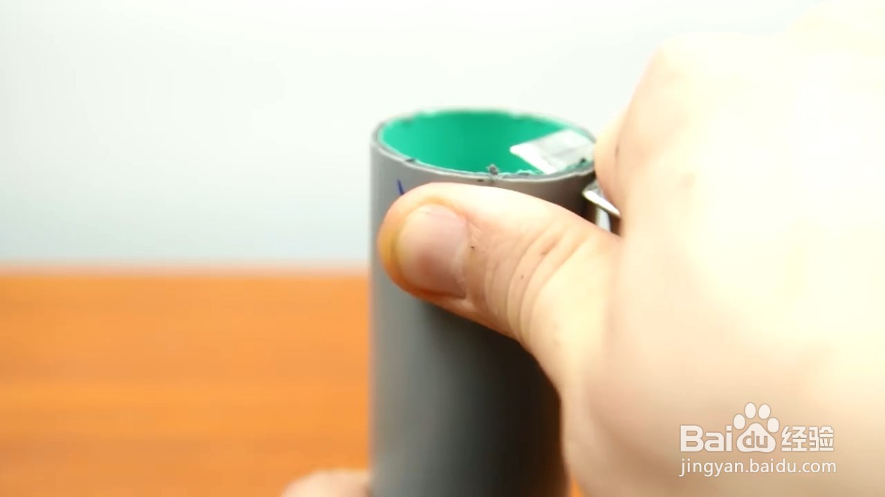 自己用管子和光盘就能做一个切割器,省钱又方便