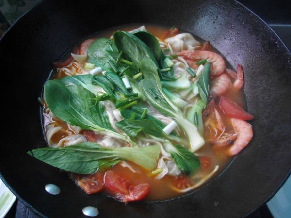 番茄鲜虾云吞面