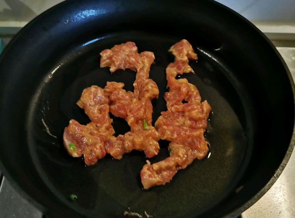 酱香菌菇炒肉片