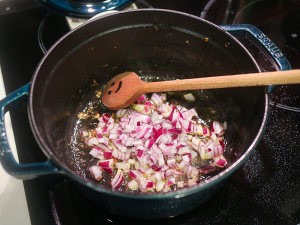 教你怎么做香草鸡腿焖饭
