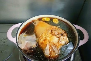 宴客看家菜招财肘子的攻略