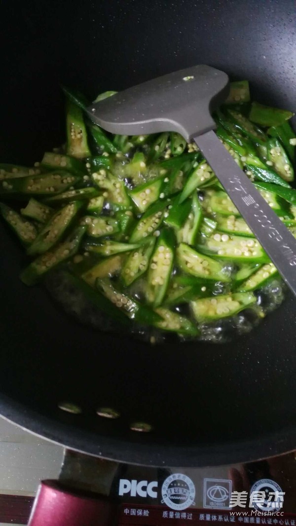 秋葵炒蛋的做法