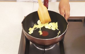 家常菜：包菜爆炒方便面