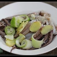 小吃街道美味烤鱿鱼须