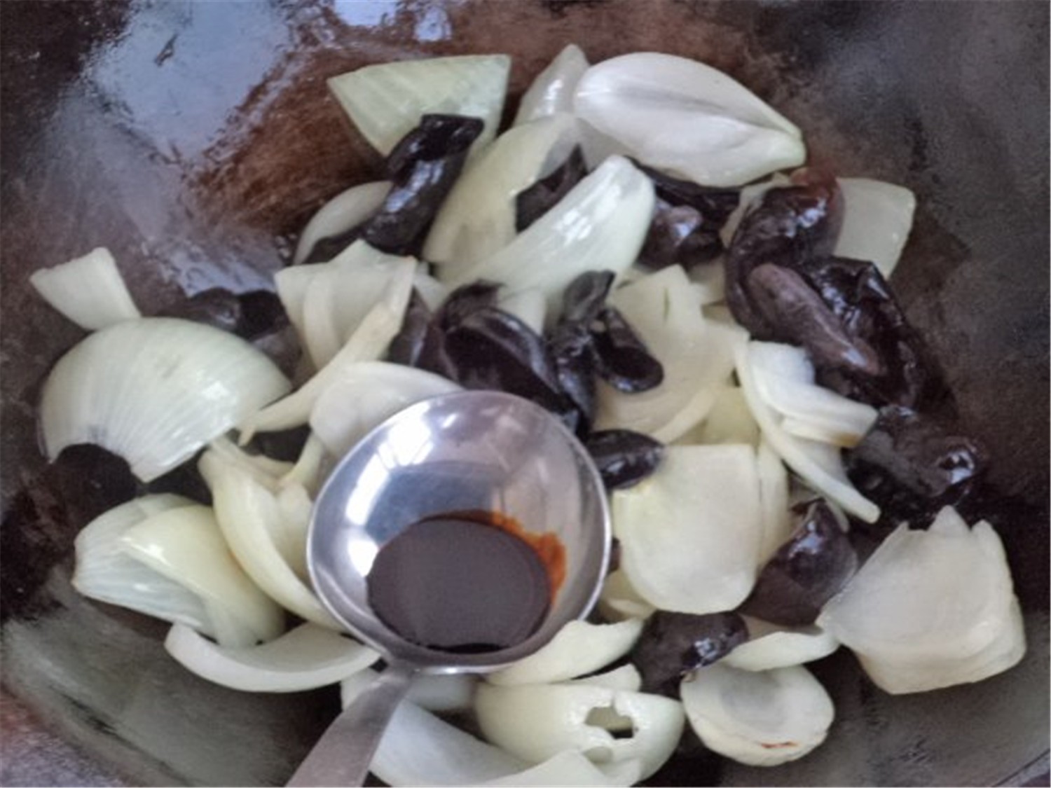 海参能和洋葱一起吃吗