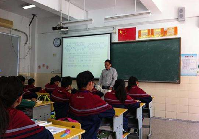 证明数列√2,√(2+√2),√(2+√(2+√2)),。。。。收敛,并求其极限