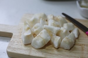 银耳百合雪梨汤的做法