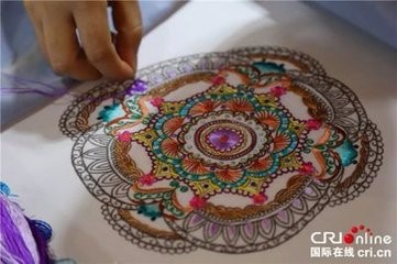 为什么苗绣被称为“穿在身上的史书”?