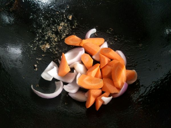 番茄红烩牛肉南瓜饭