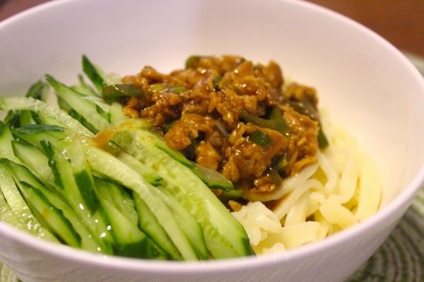 鸡蛋炸酱手擀面